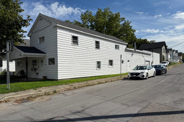114 W Oneida St